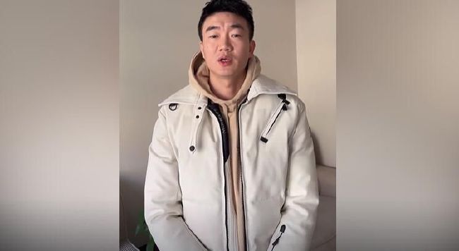 被迷住的她